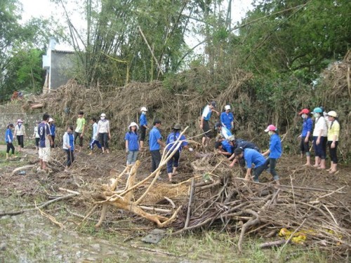 Students volunteer to assist rural development in Phu Yen  - ảnh 2